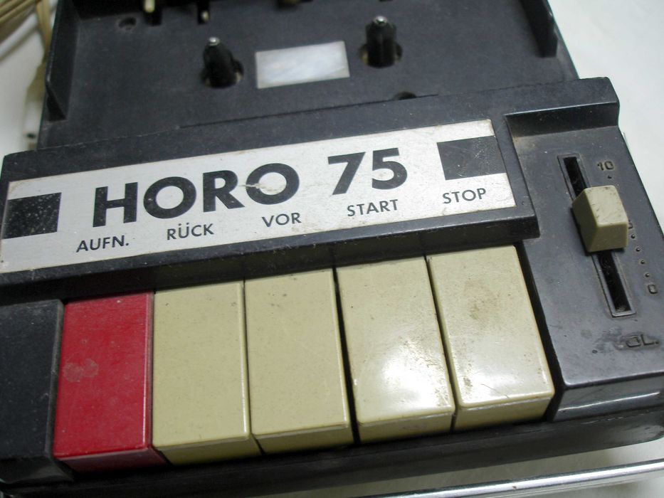 HORO 75 - портативен ретро касетофон