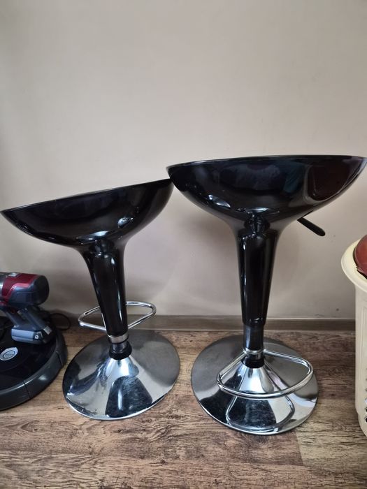 Бар стол, въртящ се