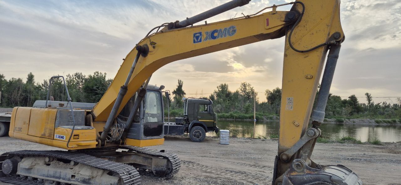 Экскаватор сотилади — XCMG XC230C