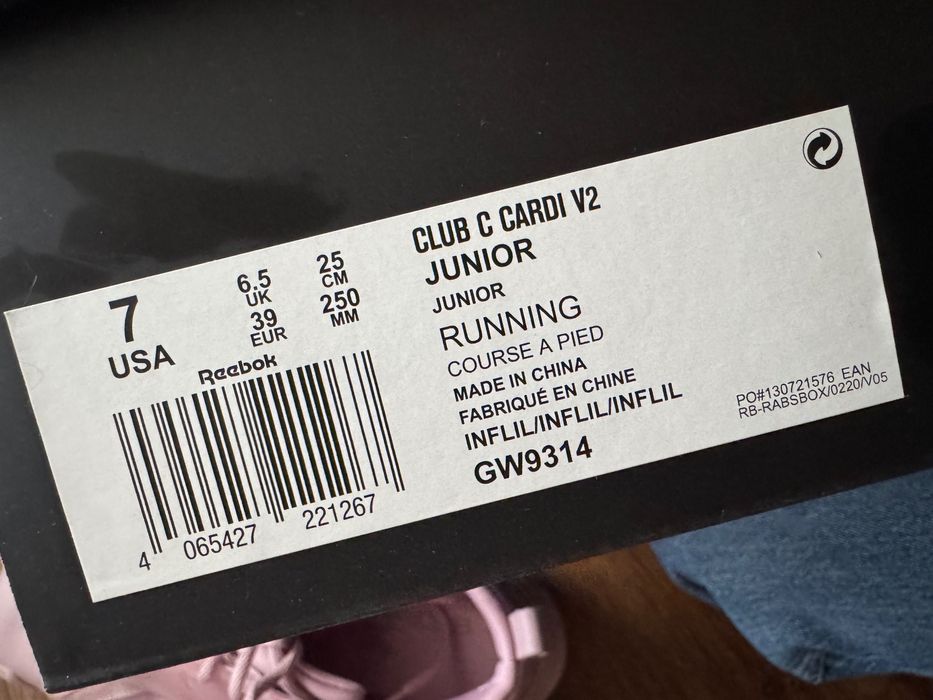 Сникърси REEBOK club CARDI B 39 номер