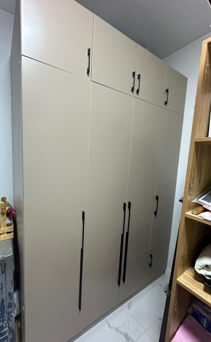 Продаю шкаф, делали на заказ для салона, практически не пользовались.