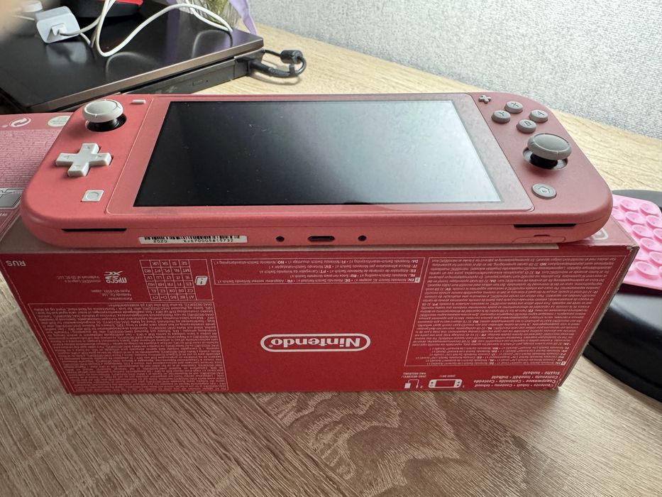 Продаю Nintendno Switch Lite