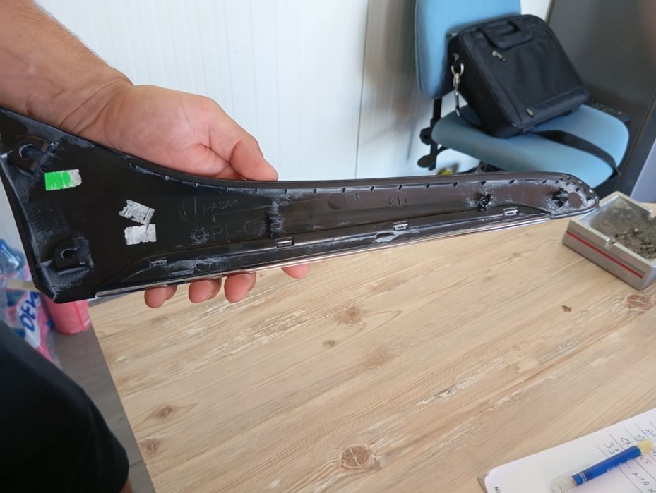 Peugeot 108 лява лайстна калник