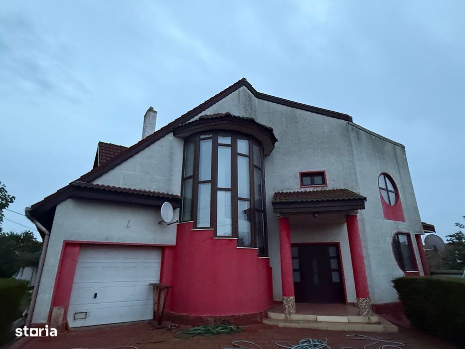 Proprietar vand locuință si teren