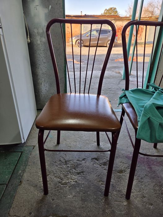 Продам два стульчики металические