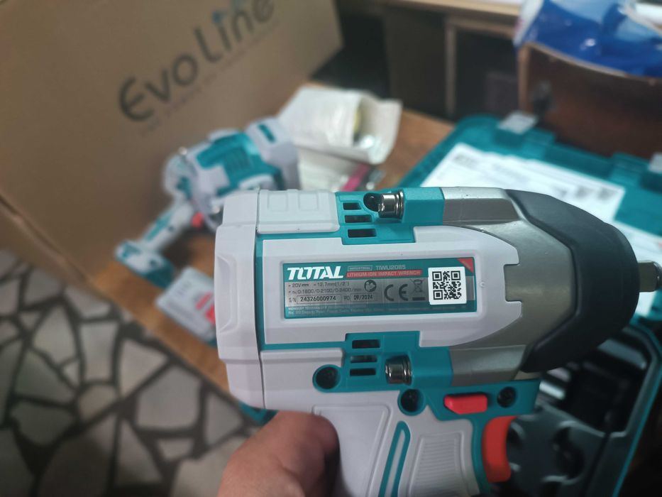 Гайковерт TOTAL 850 NM на завиване, 1000 NM на отвиване , 280лв.