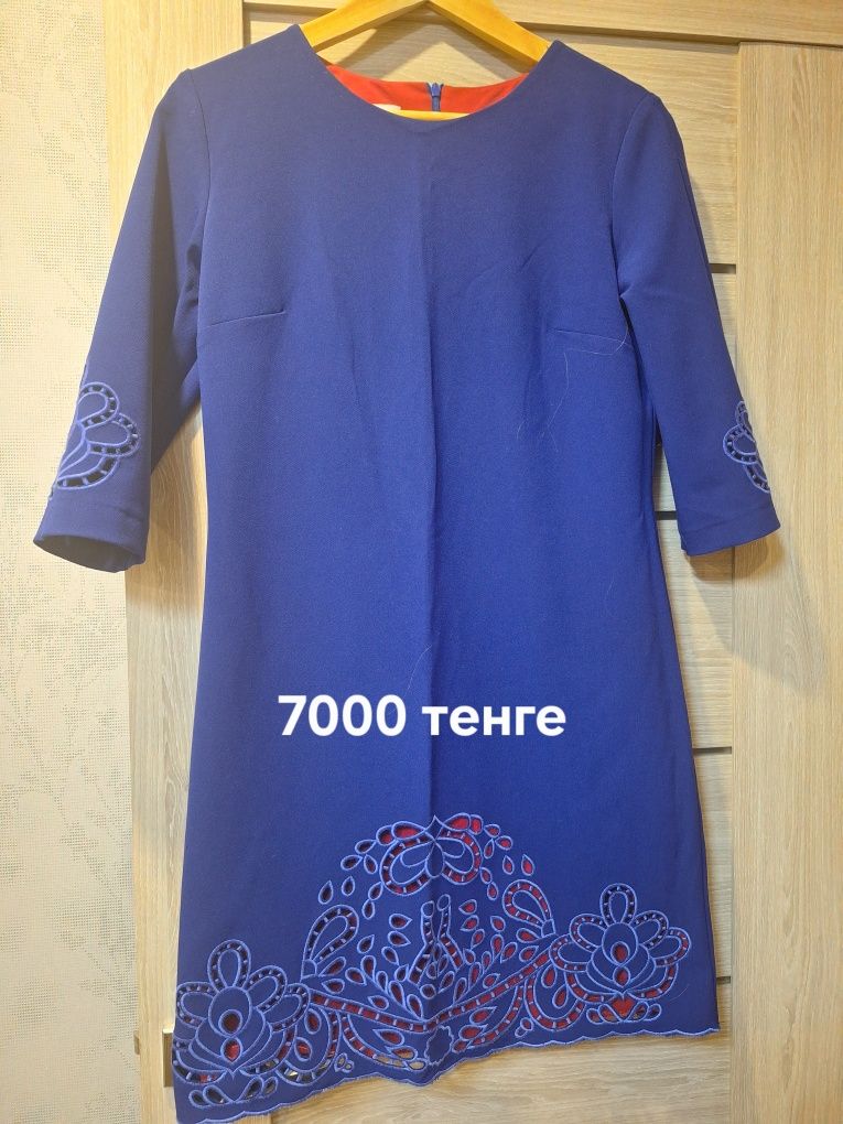 Продам платья. Размер 42. Листайте смотрите.