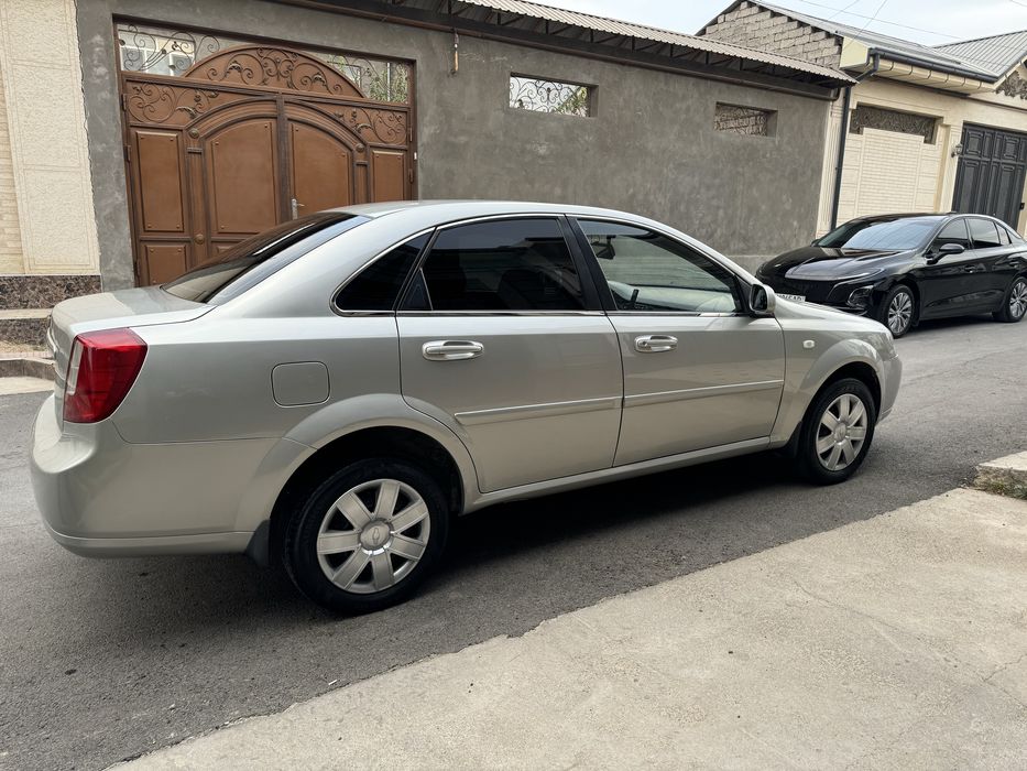 Sroshna lacetti 1.8 sotiladi