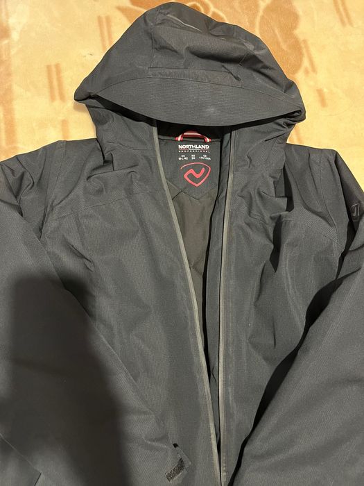 Продам новую куртку женскую