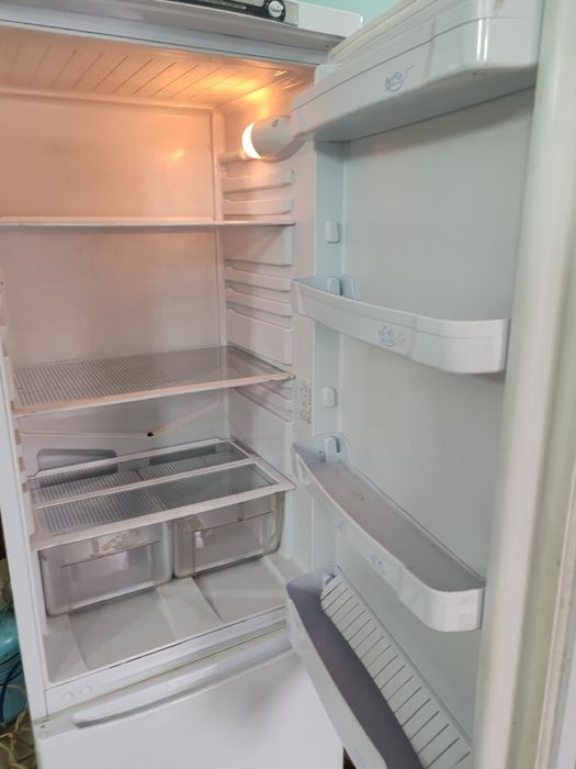 Продам 2 холодильника Samsung и Indesit