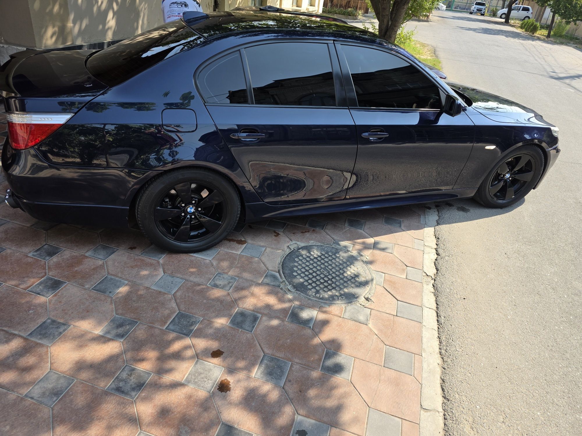 Bmw e60 530i 2004 года идеал состояние  без вложения