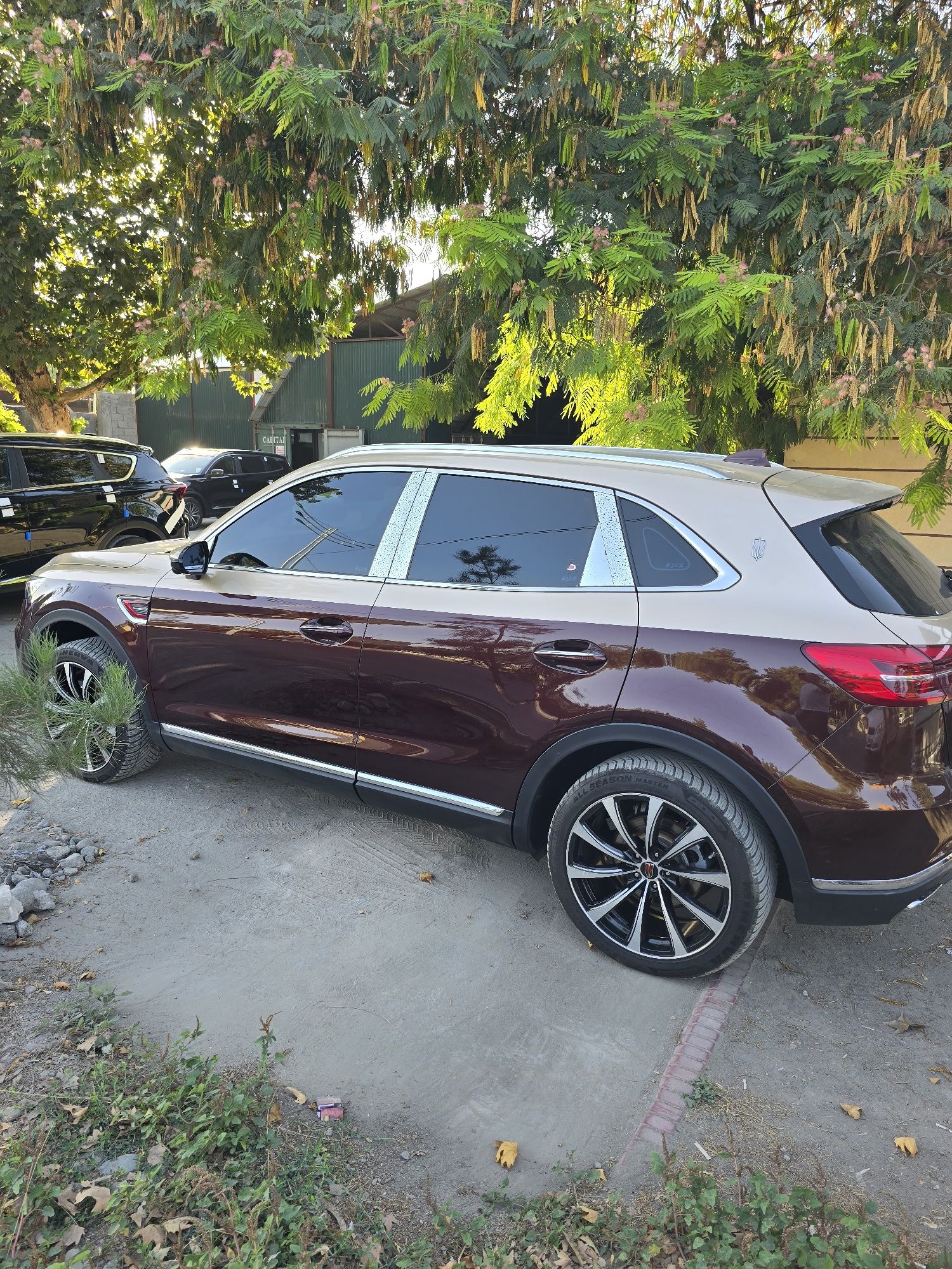 Hongqi HS5  сотилади