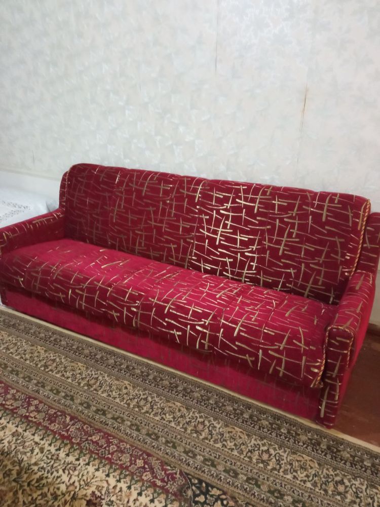 Продаётся диван с креслами!