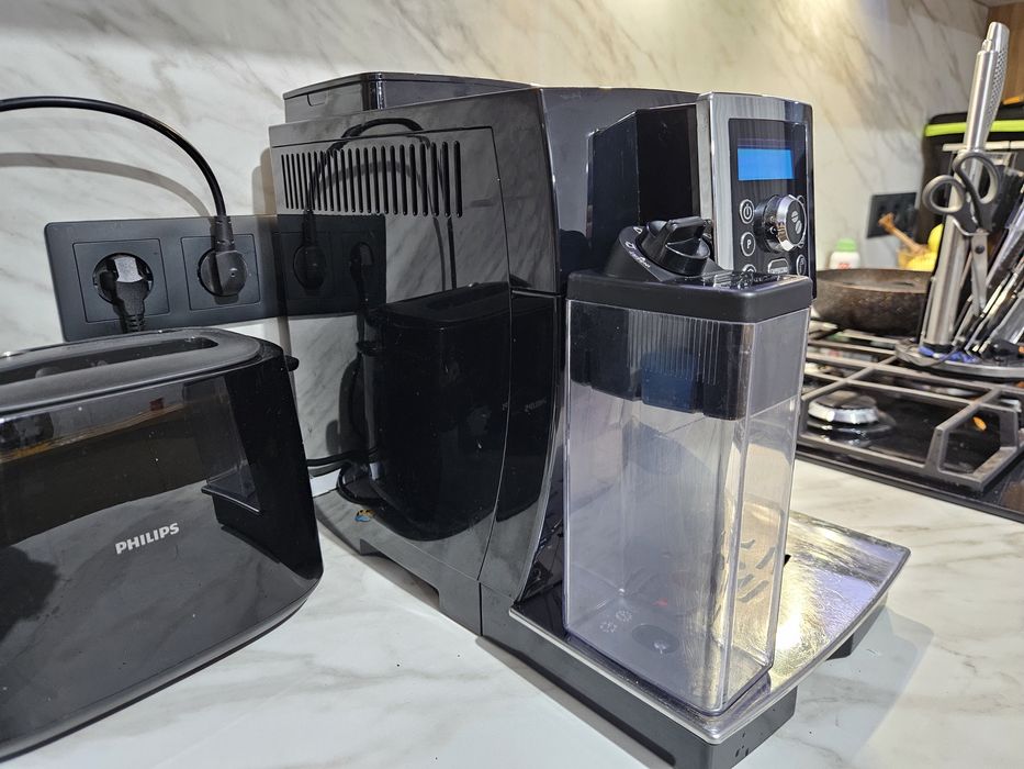 Espressor automat Delonghi Cappucino  + pahar sistem cappuccino