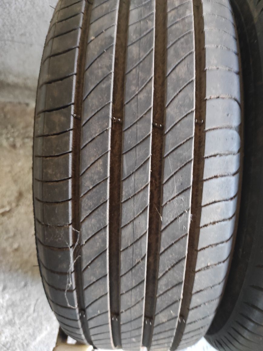 205/60/16 Michelin