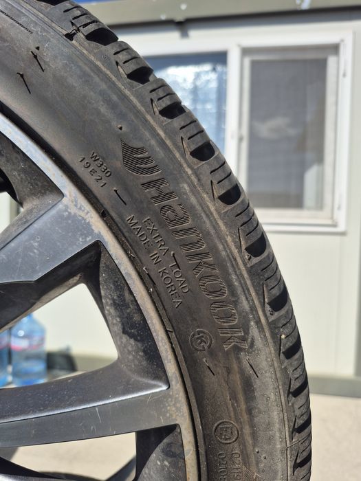 Skoda Superb L&K 19" 8JX19 ET44 + зимни гуми 235/40/19 Hankook