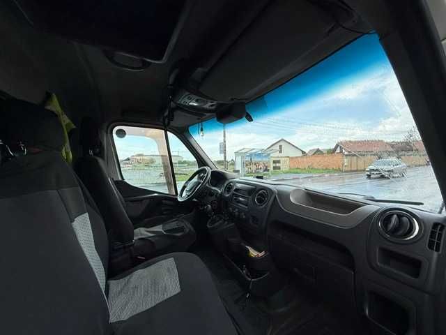 Renault Master cu lift