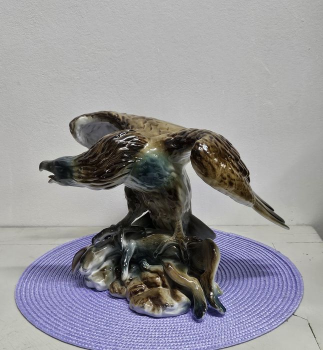 Порцеланова Фигора на  орел.