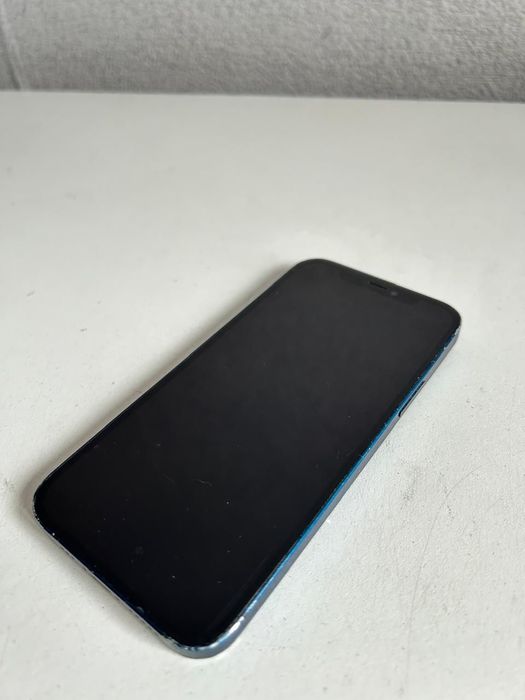 Продам айфон 12.