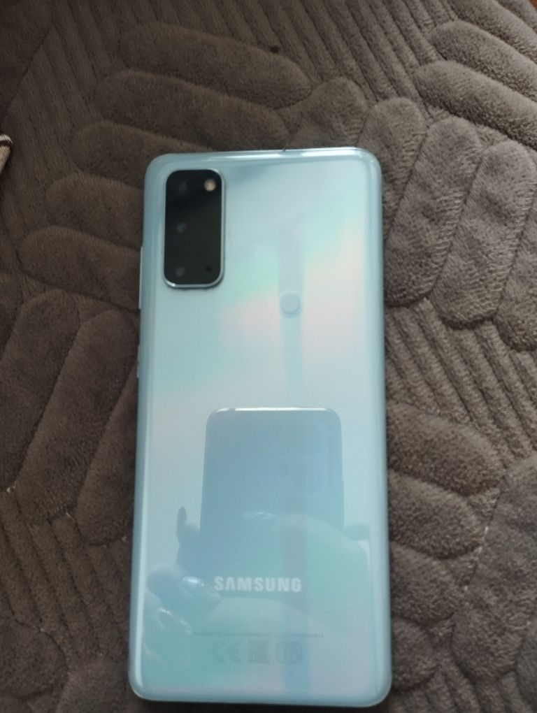 Продаю Samsung s20