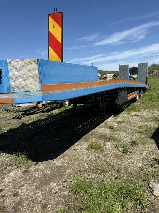 Trailer cu rampe hidraulice