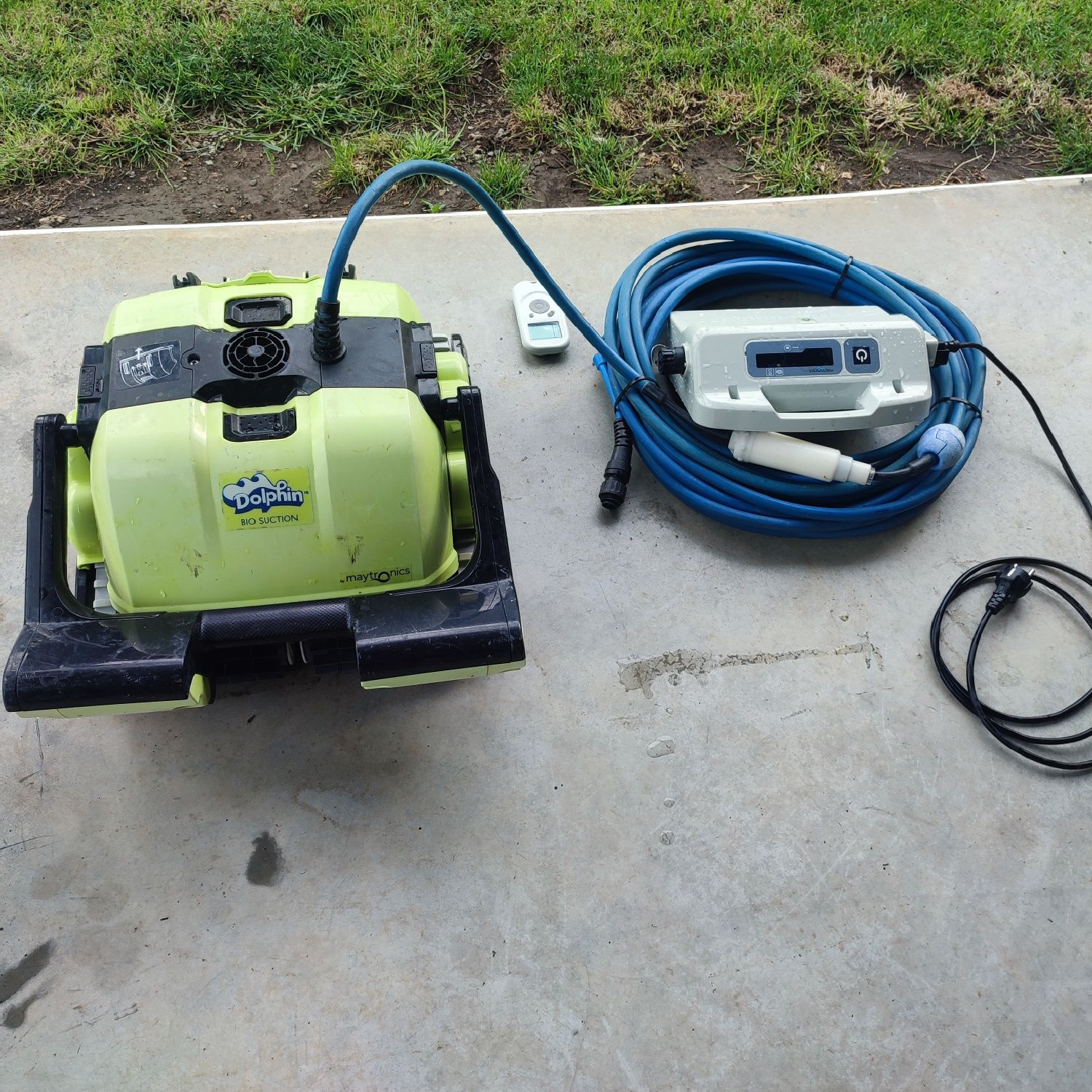 Робот за почистване на басейни Dolphin BIO SUCTION