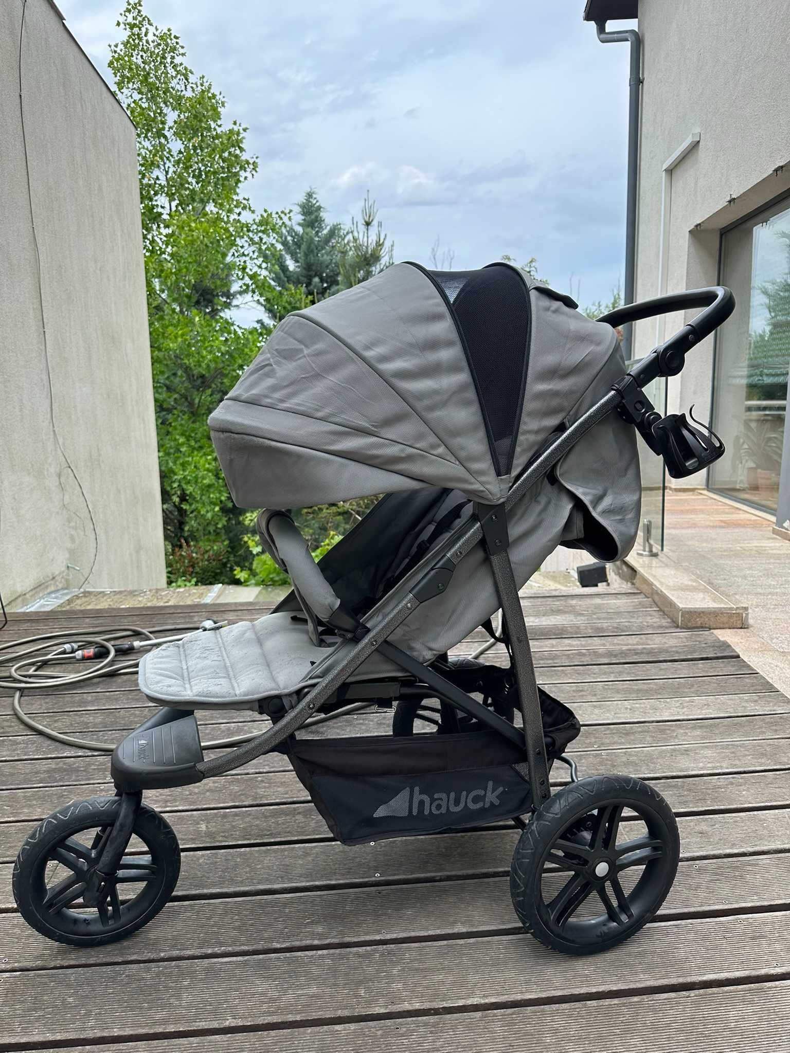 Cărucior Hauck 3 în 1 + alte accesorii