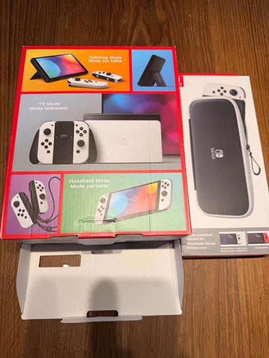 Nintendo Switch + Accesorii - Stare Excelentă
Nintendo Switch 15h