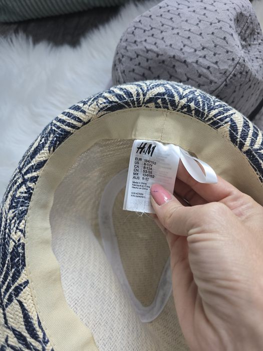 Set pălării haioase marca H&M