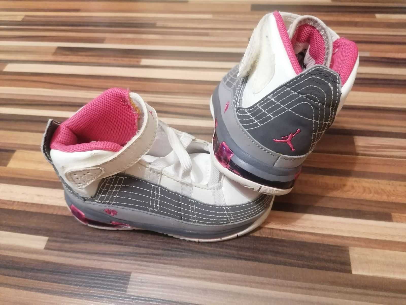 Vand pantofi sport copii Jordan marime 25
