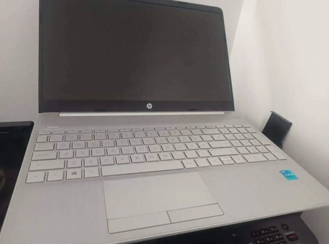 Laptop HP generația 11