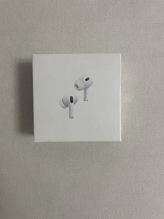 Cutie iPhone13 si AirPods Pro 2 si cablu casti