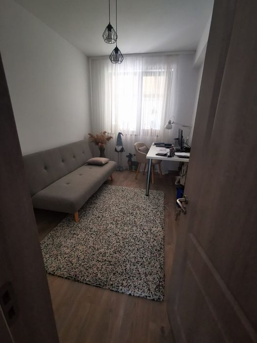 Casa Parter+Etaj+2 locuri de parcare+toate utilitatile situata central