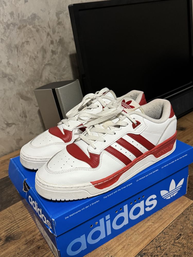 Adidas Rivalry Low 42