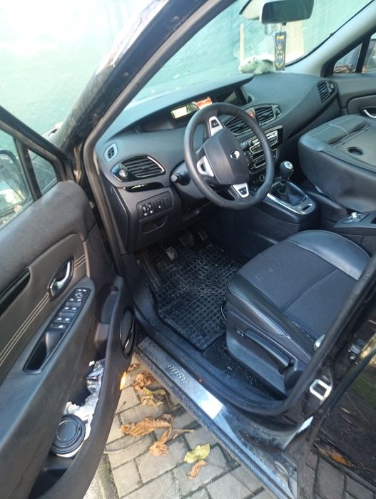 Dezmembrez RENAULT SCENIC 3 1.9DCI NEGRU an 2011 Model BOSE