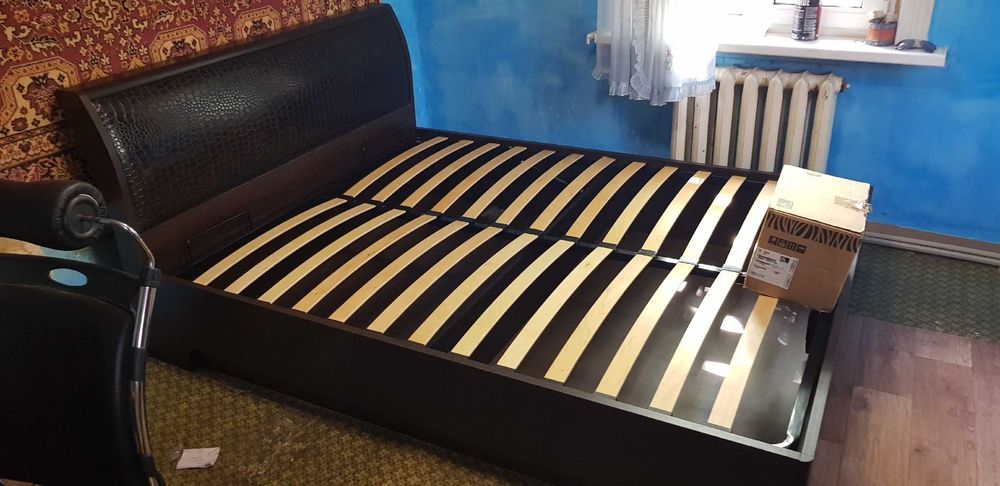 кровать (210 на 160) с подъемным механизмом