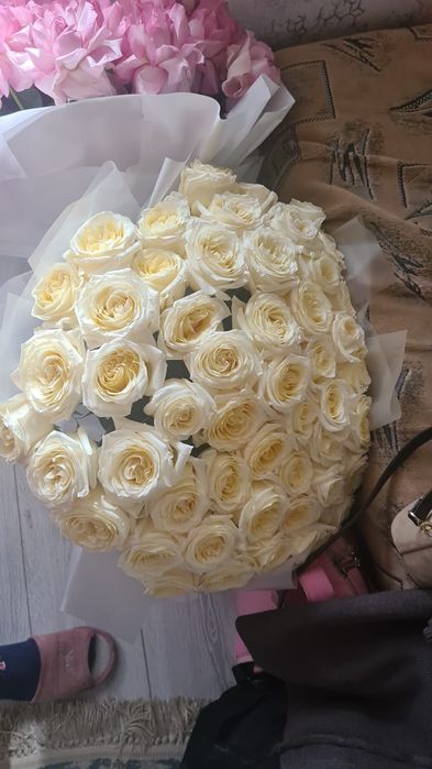 Цветы на подарок договорная цена