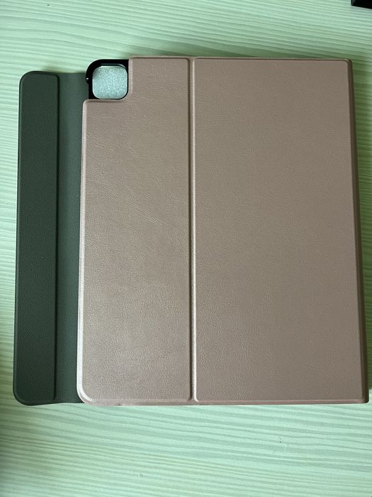 Husa cu tastatura wireless iPad 12.9 din piele rosegold