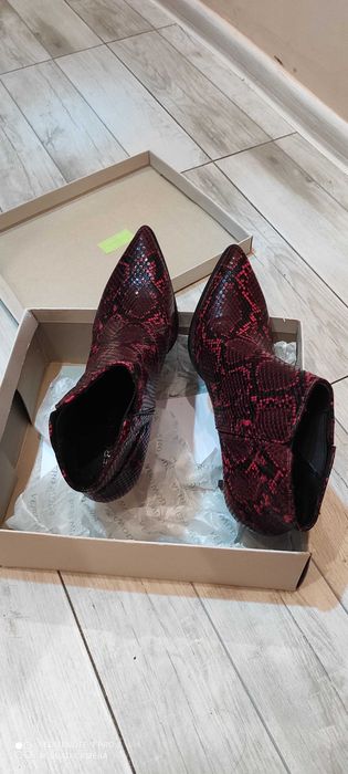 Чисто нови обувки!