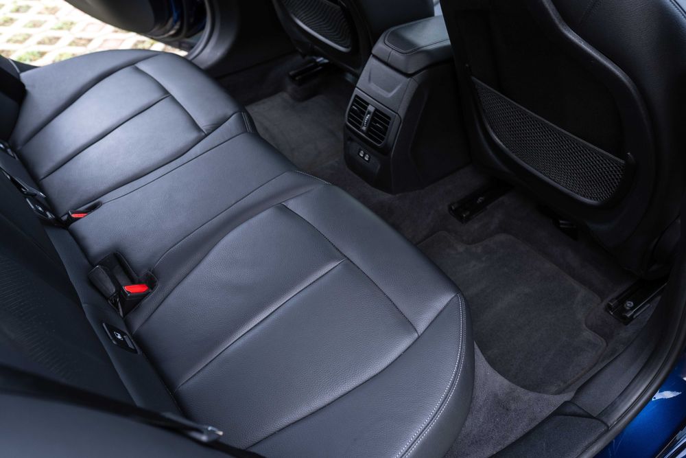 BMW 118i Advantage, automata, faruri led, int. piele, revizii la zi