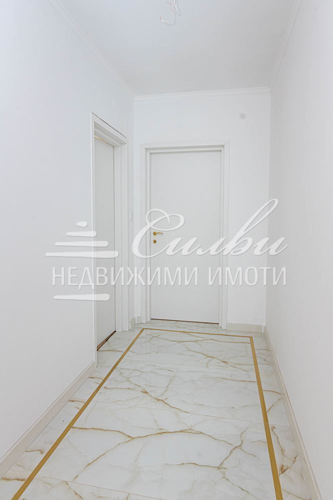 Продава се Двустаен апартамент в Шумен, Боян Българанов 1 - 68 кв.м за 1456 €/кв.м - Снимка #4