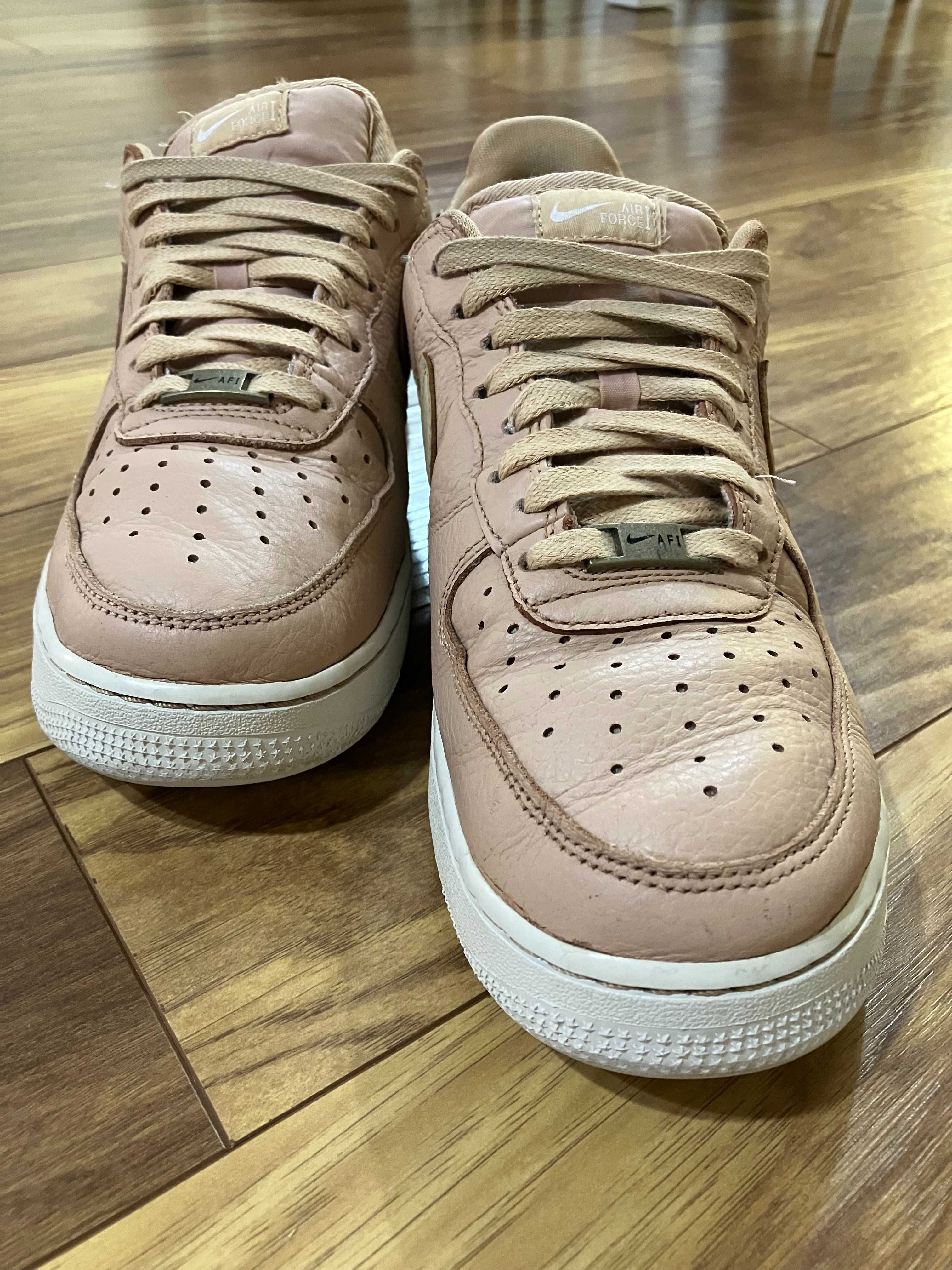 Mens' NIKE AIR FORCE 1 EU 42,5
