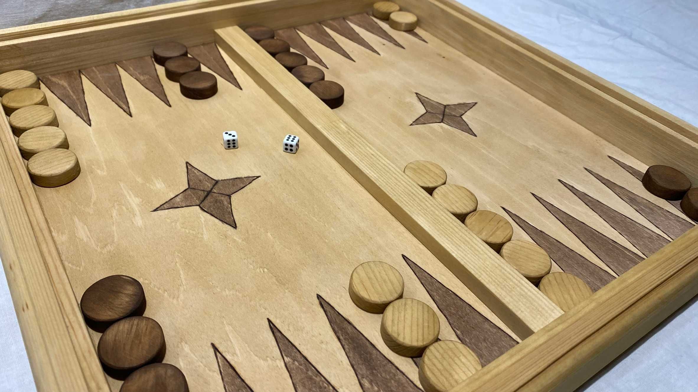 Продавам дървена игра 3 в 1, Не се сърди човече, дама и табла. Нова.