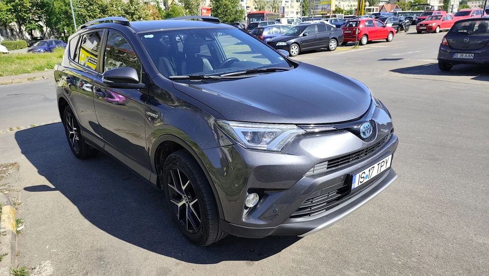 Toyota RAV4 Hybrid vând sau schimb 2017 4x4 garanție baterie 2027