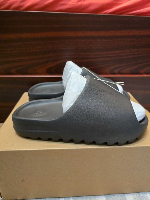 Papuci Yezzy Slides ~ Marimea 41 ~ Noi