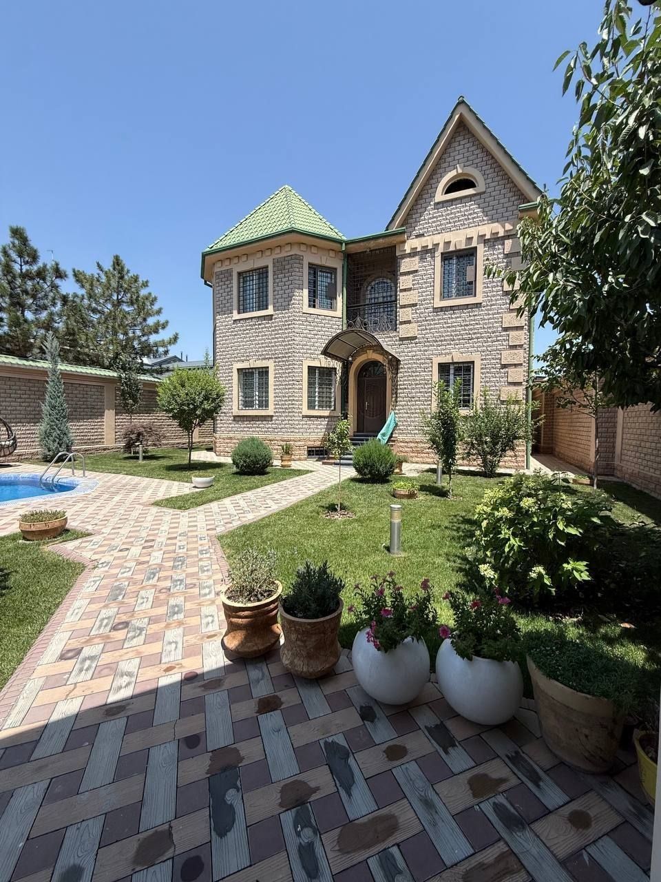 Продается дом 6 комнат, ор-р: Центр Луначарского, 400 м²