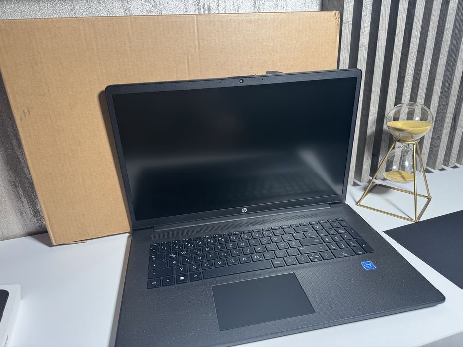 Laptop HP 17’’ 17-CN0222NG 8GB RAM NOU