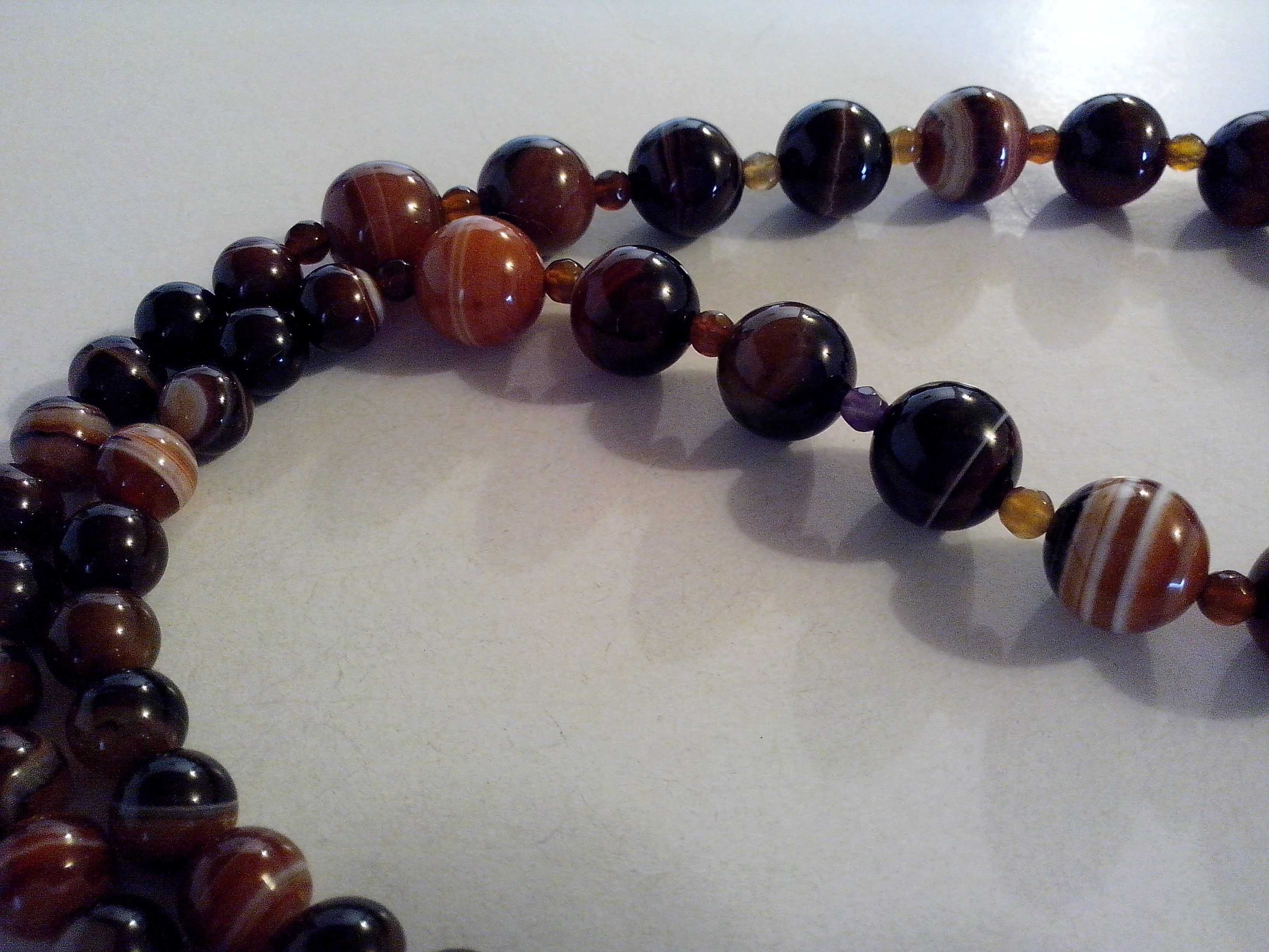 colier agate sardonyx,agate maron,elegant,clasic,perle graduale