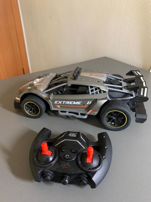 1.Радиоуправляемая машинка Spray Runner / Extreme Racer