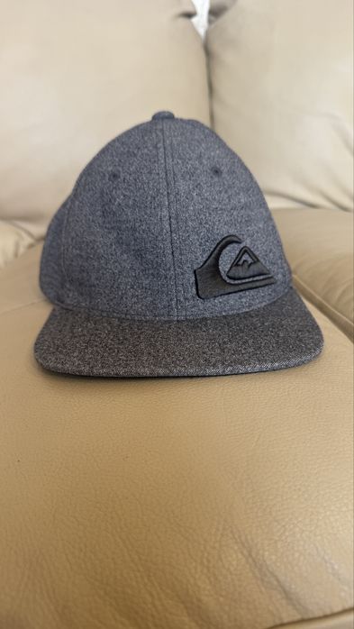 Quiksilver flexfit - шапка с козирка